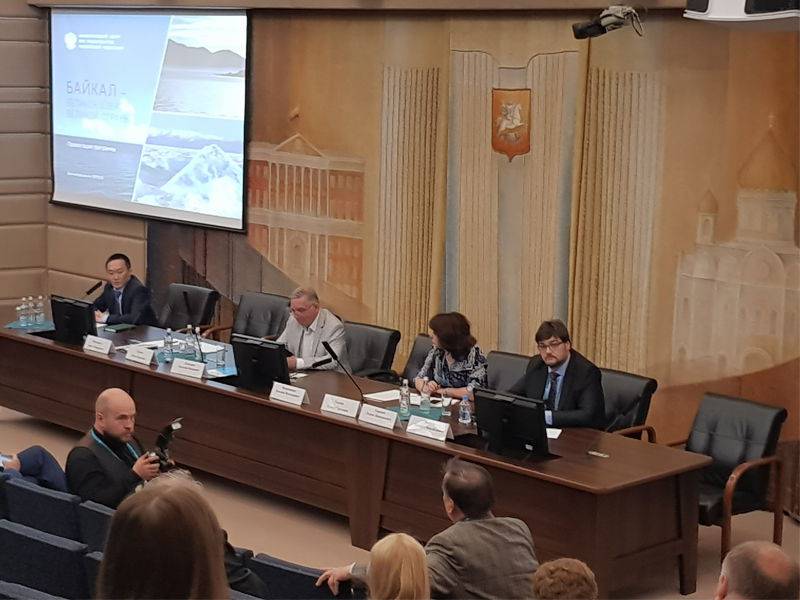 председатель совета директоров компании Alta Group М.М. Пукемо на секции по Байкалу Водного конгресса